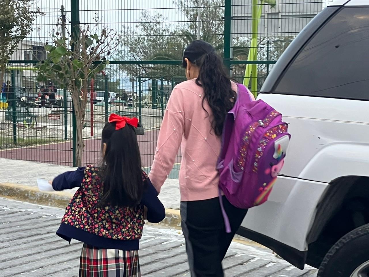 Cumplen escuelas con uso de cubrebocas obligatorio