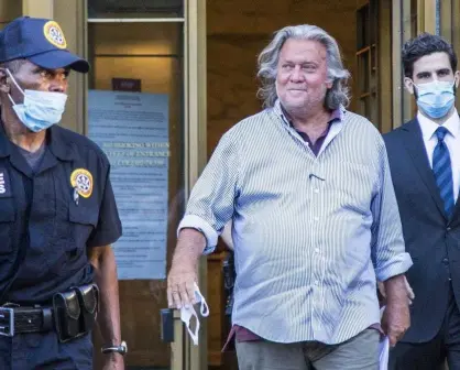 Piden abogados de Steve Bannon abandonar el caso del muro fronterizo
