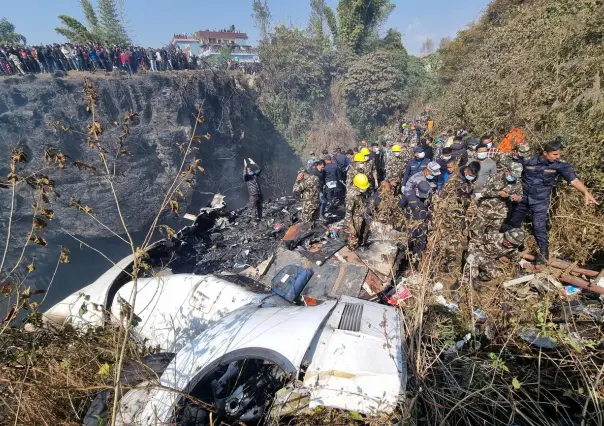 VIDEO: Graba pasajero momento en que se desploma avión de Yeti Airlines