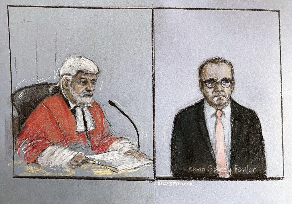 El astro estadounidense enfrenta ahora 12 cargos por delitos sexuales en el país. (Elizabeth Cook/PA vía AP)
