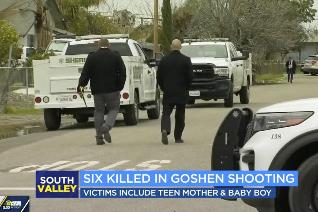 En esta imagen tomada de un video cortesía de ABC30 Action News, investigadores trabajan cerca de una casa en la que seis personas fueron asesinadas, el lunes 16 de enero de 2023, en Goshen, California. (ABC30 Action News)