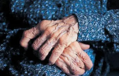 Abuelita regaña a nieto adicto y la mata a tubazos en la cabeza