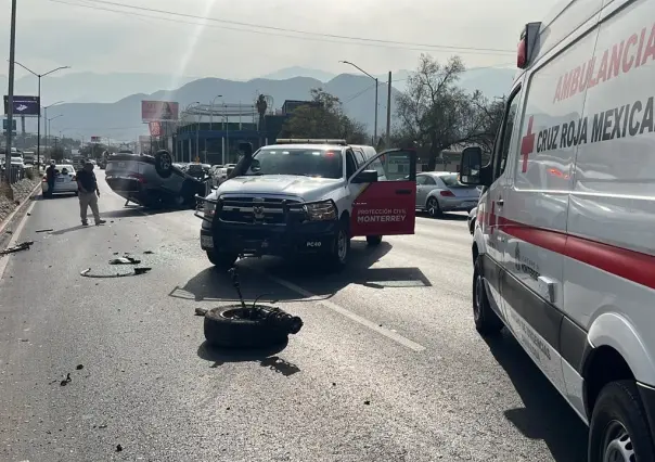 Volcadura en Revolución deja un hombre de la tercera edad lesionado