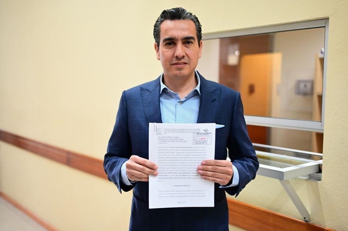 El coordinador de Movimiento Ciudadano en el Congreso de Nuevo León, Eduardo Gaona,  destacó que la Encuesta de Movilidad Social en Nuevo León del 2021 arrojó que en el estado la movilidad educativa es uno de los retos más importantes a realizar. Foto: Kar