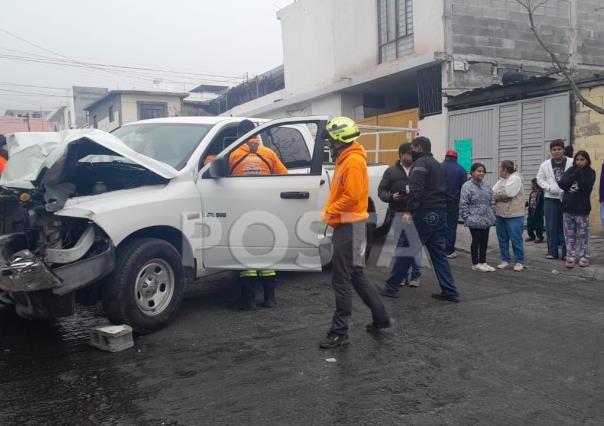 Impacta camioneta de PC Jaguares casa en la colonia Hacienda Santa Catarina