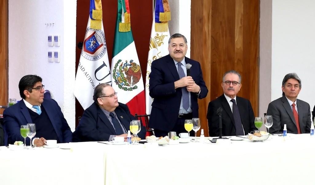 El rector de la UANL, Santos Guzmán López, entre otras autoridades universitarias, se reunieron en la Biblioteca Universitaria “Raúl Rangel Frías”. FOTO: Cortesía