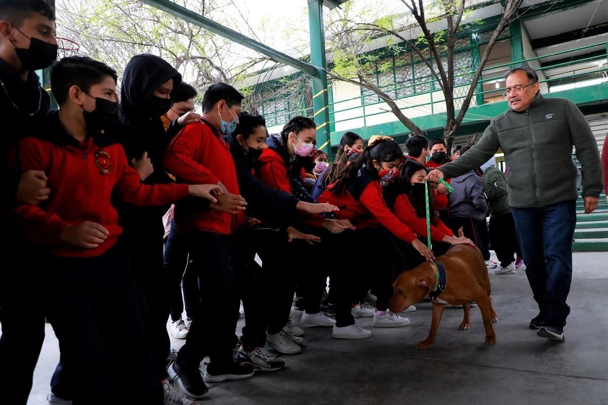 El alcalde de Escobedo, Andrés Mijes, aseguró que el maltrato animal es la antesala a la violencia social. Foto: Gobierno de Escobedo