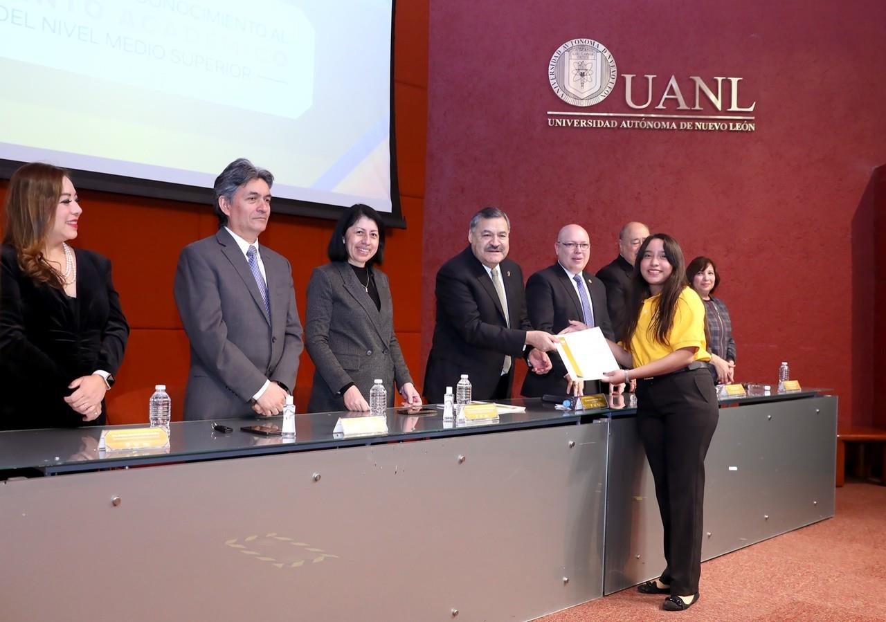 El rector de la Universidad Autónoma de Nuevo León, Santos Guzmán López, aseguró que se unen al reto para que nadie se quede sin estudiar por falta de dinero. Foto: UANL