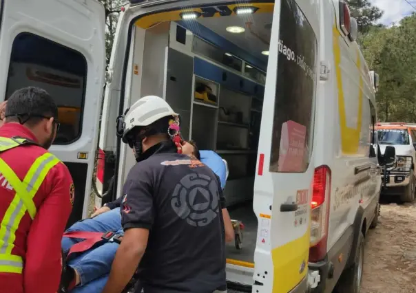 Un adulto y un menor salen lesionados al caer en barranco en las Adjuntas