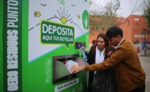 Monterrey instala máquina para reciclaje de plástico en Plaza Zaragoza