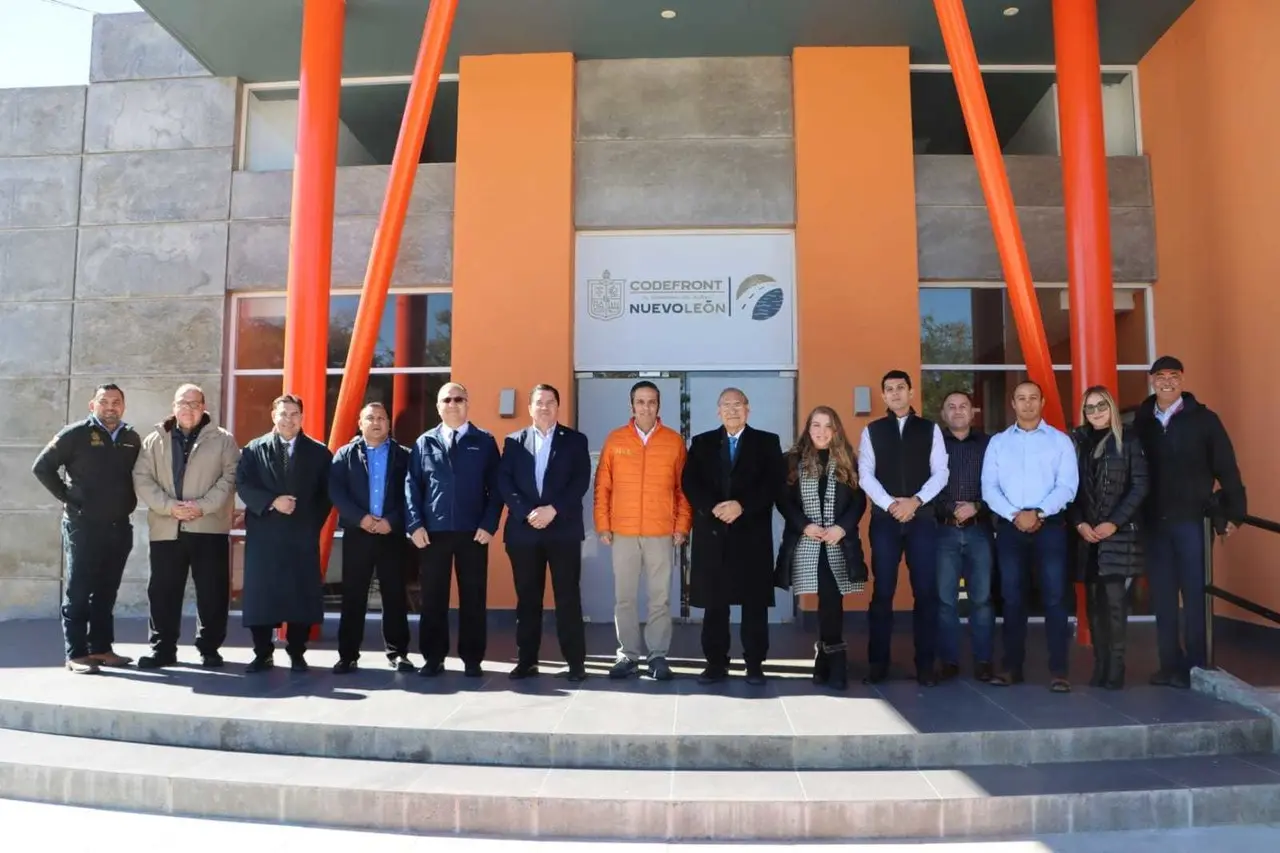 El secretario de Desarrollo Regional y Agropecuario de Nuevo León, Marco González, recibió al alcalde de Laredo, Texas, Vícgtor Treviño, en su primera visita al Puerto Colombia. Foto: Karla Omosigho