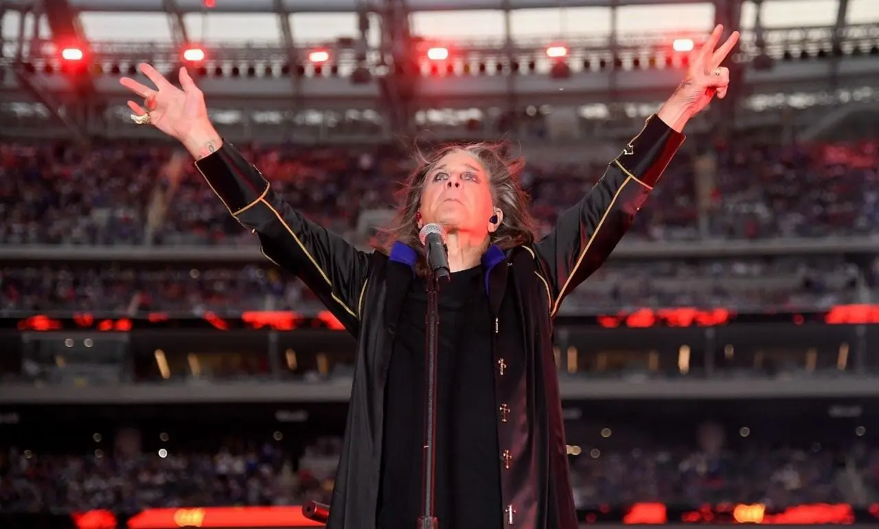 Ozzy Osbourne señaló que su equipo de trabajo busca alternativas para que pueda ofrecer este show sin necesidad de viajar. Foto. Especial