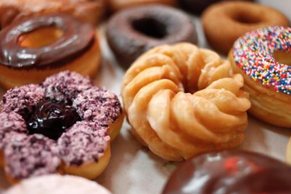 Lleva donas al trabajo… ¡y se entera que lo corrieron!