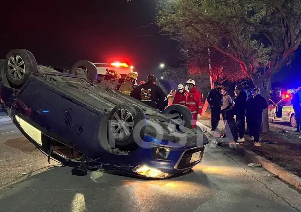 Chocan y vuelcan en la avenida Eloy Cavazos de Guadalupe; hay 2 lesionados