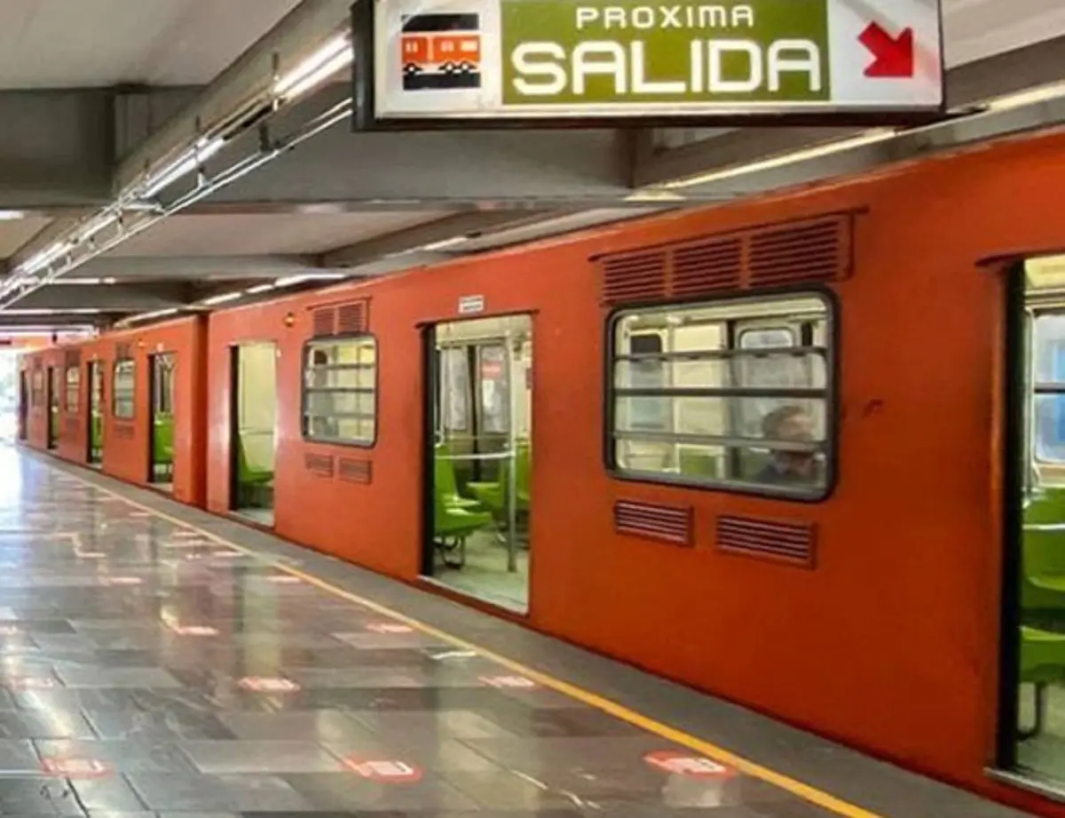 Un hombre de la tercera edad sufrió la amputación del dedo pulgar de la mano derecha al quedar atrapado en una puerta en un vagón del Metro de la CDMX. Foto: Diario Basta!