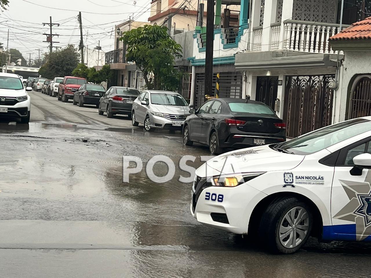 Vecinos reportan megafuga de agua potable en San Nicolás