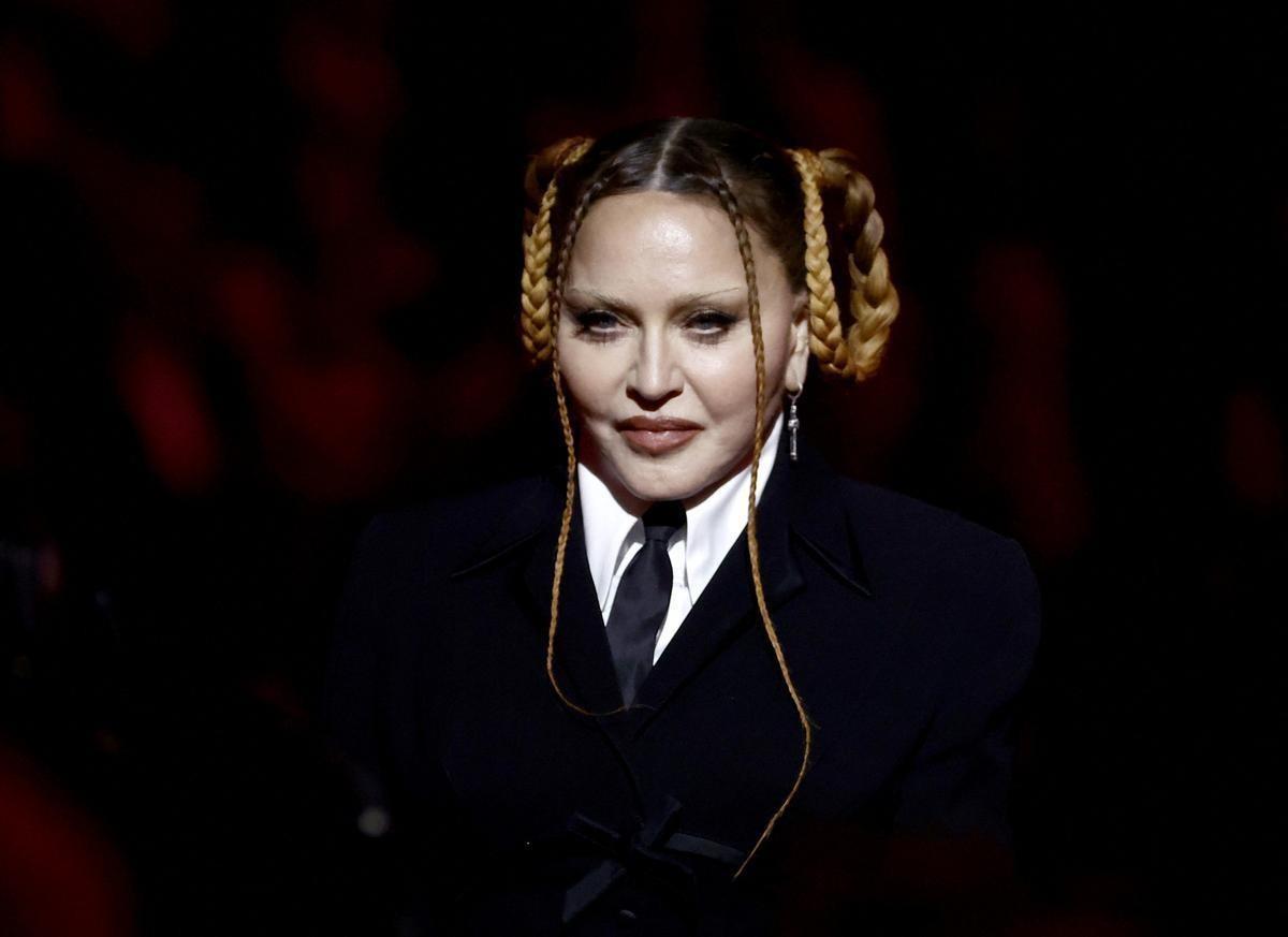 Madonna fue duramente criticada durante la pasada entrega de los Grammy al lucir un rostro irreconocible. Foto. Especial