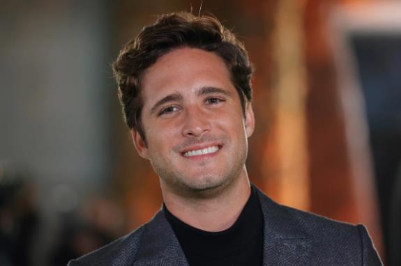 Diego Boneta declaró que hasta en el diseño de las etiquetas de su tequila estuvo involucrado. Foto. Especial