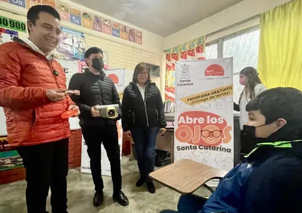Amplia Nava salud visual en escuelas con Abre los ojos Santa Catarina