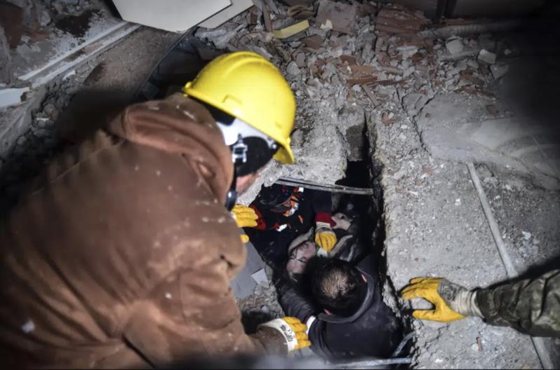 Sismo en Turquía y Siria suman más de 11 mil muertes. Foto. AP