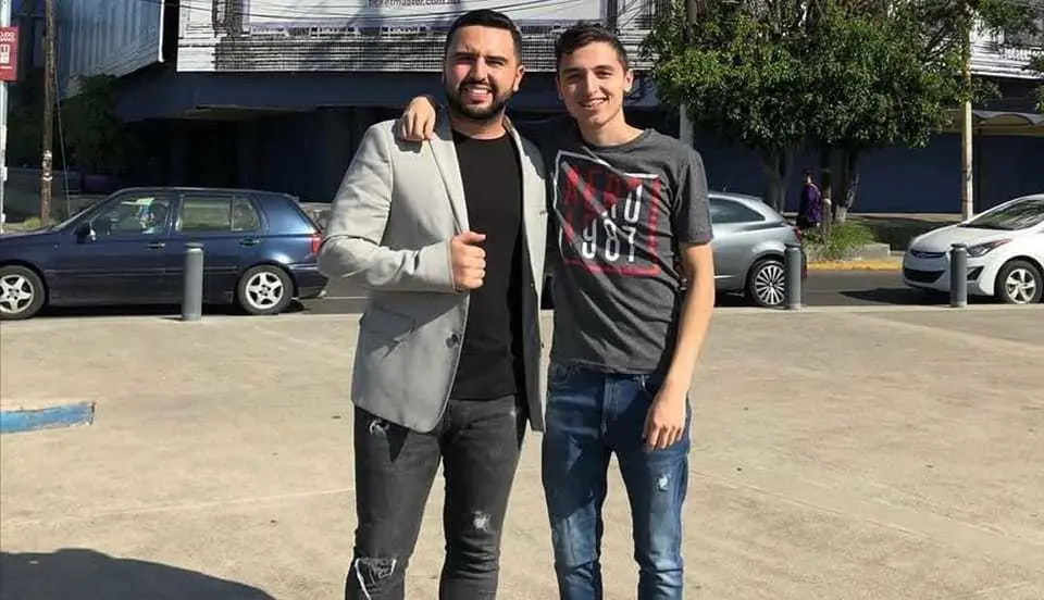 El hermano de Mike Salazar, Roel, también está haciendo carrera en la comedia. Foto: Instagram
