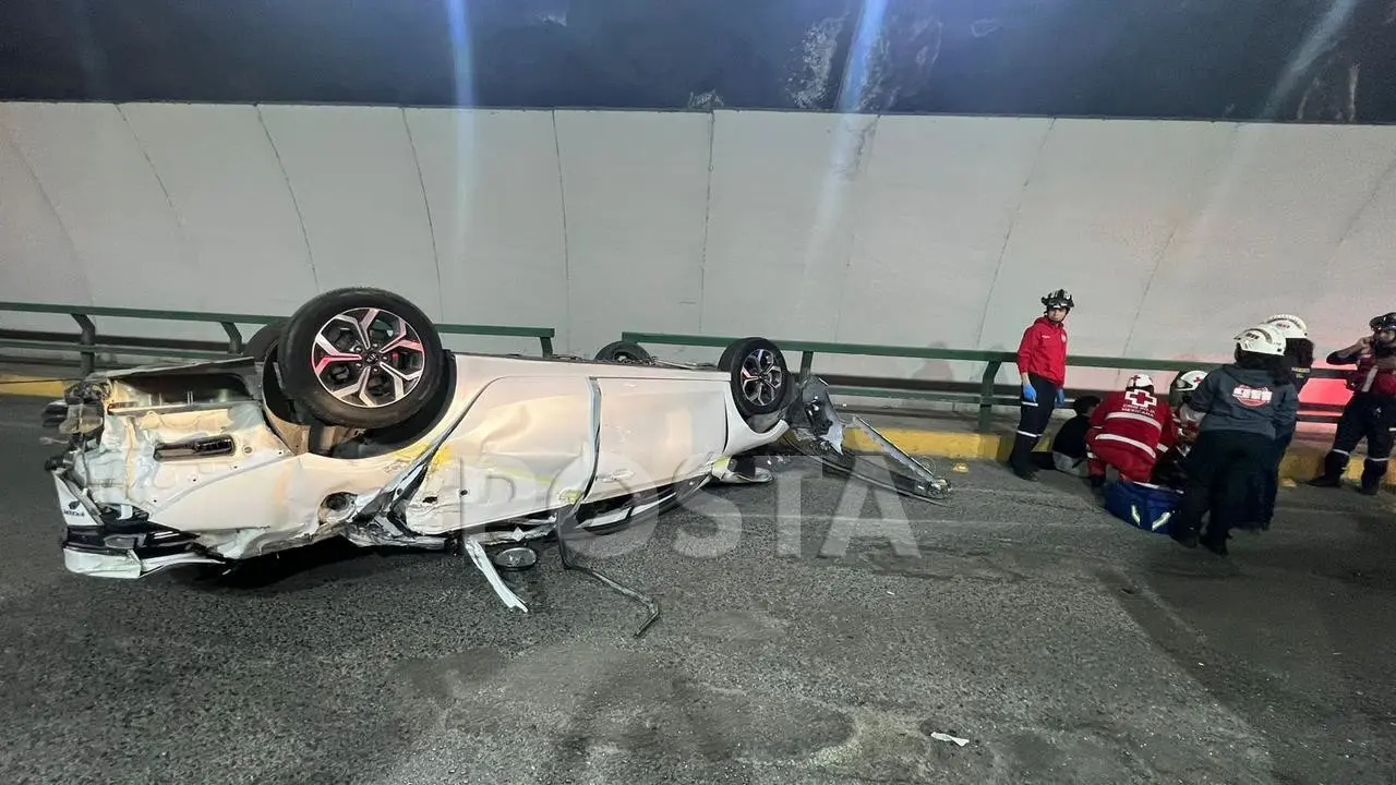 Choca coreano y resulta lesionado en el túnel de la Loma Larga