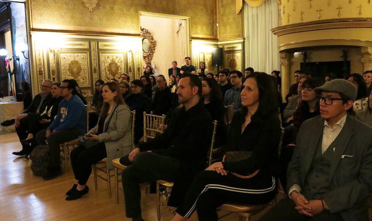Presentan el libro El murmullo de las abejas en Washington D.C.