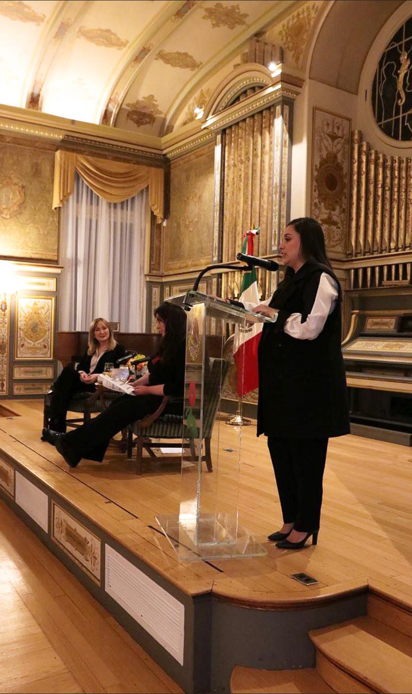 Presentan el libro El murmullo de las abejas en Washington D.C.