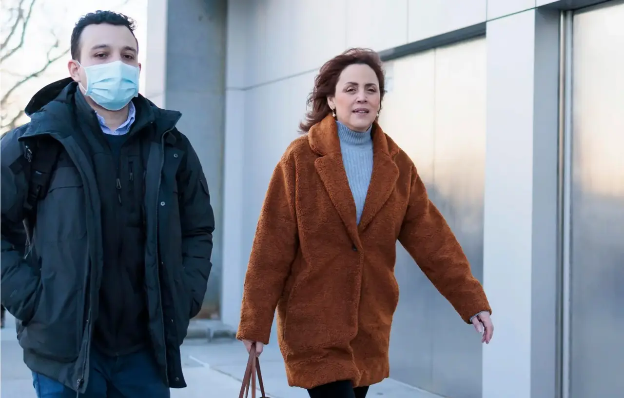 Linda Cristina Pereyra, esposa de Genaro García Luna acudió a testificar al tribunal de Nueva York. Foto: EFE/ JUSTIN LANE