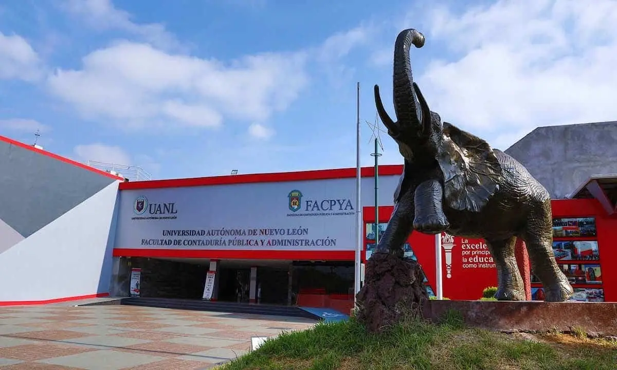 FACyPA de la Universidad Autonomá de Nuevo León cuenta con el reconocimiento de dos Palmas de Excelencia. Foto: Facebook/ Facultad de Contaduría Pública y Administración UANL