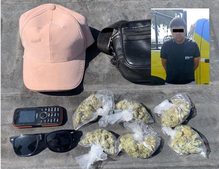 A Ángel Abraham G. de 30 años le fueron hallados seis envoltorios de marihuana. Foto: Especial/PostaMX