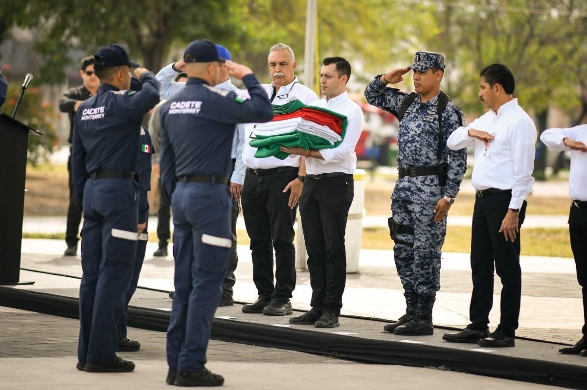 Abanderan a la Academia de Policía de Monterrey