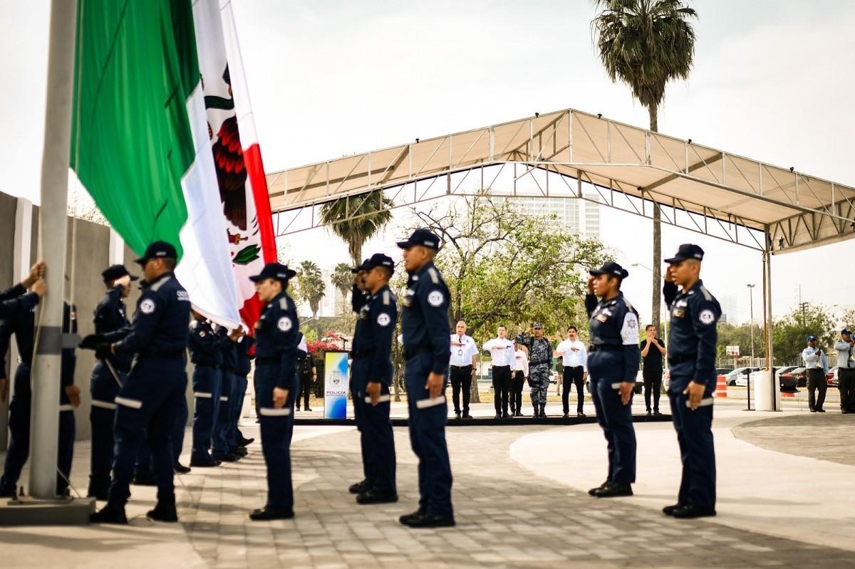 Abanderan a la Academia de Policía de Monterrey