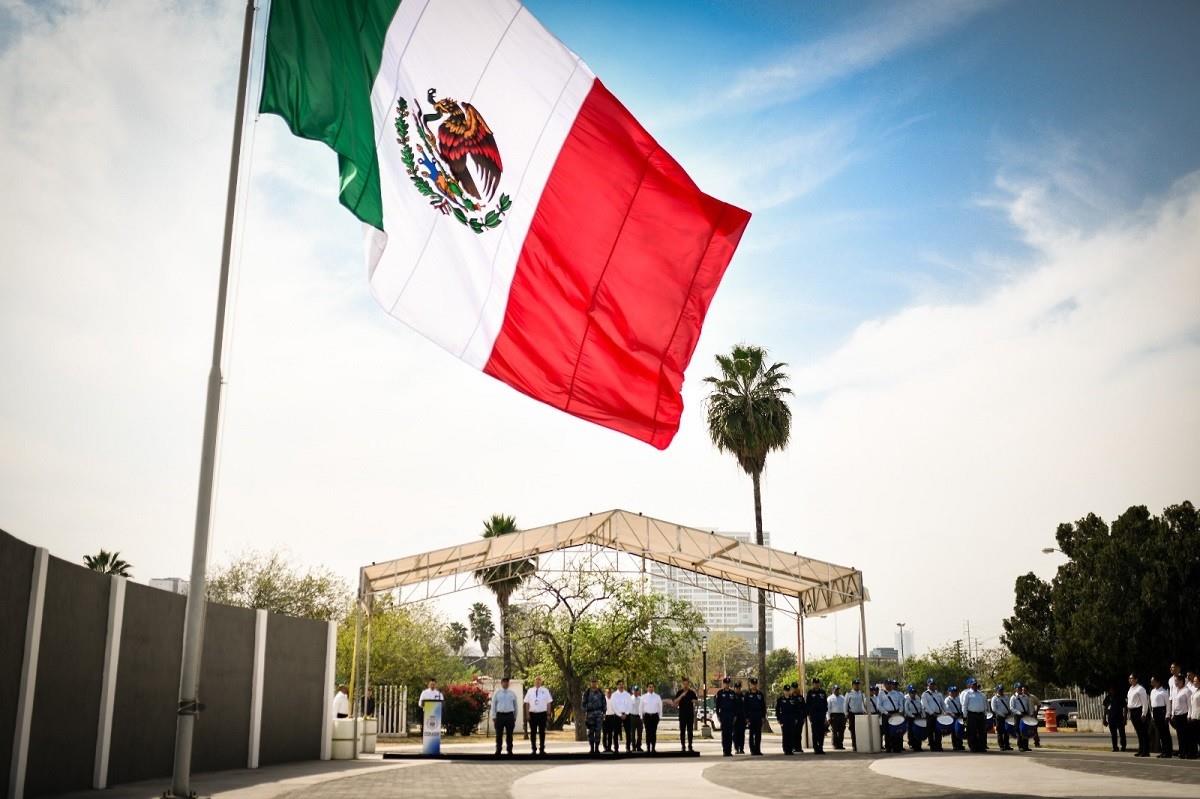 Abanderan a la Academia de Policía de Monterrey