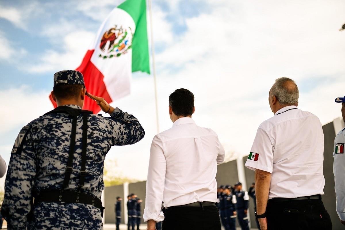 Abanderan a la Academia de Policía de Monterrey