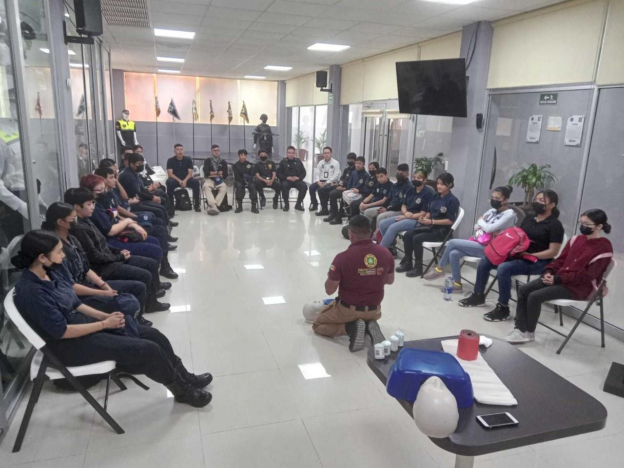 Protección Civil de Escobedo compartió un curso para salvar vidas