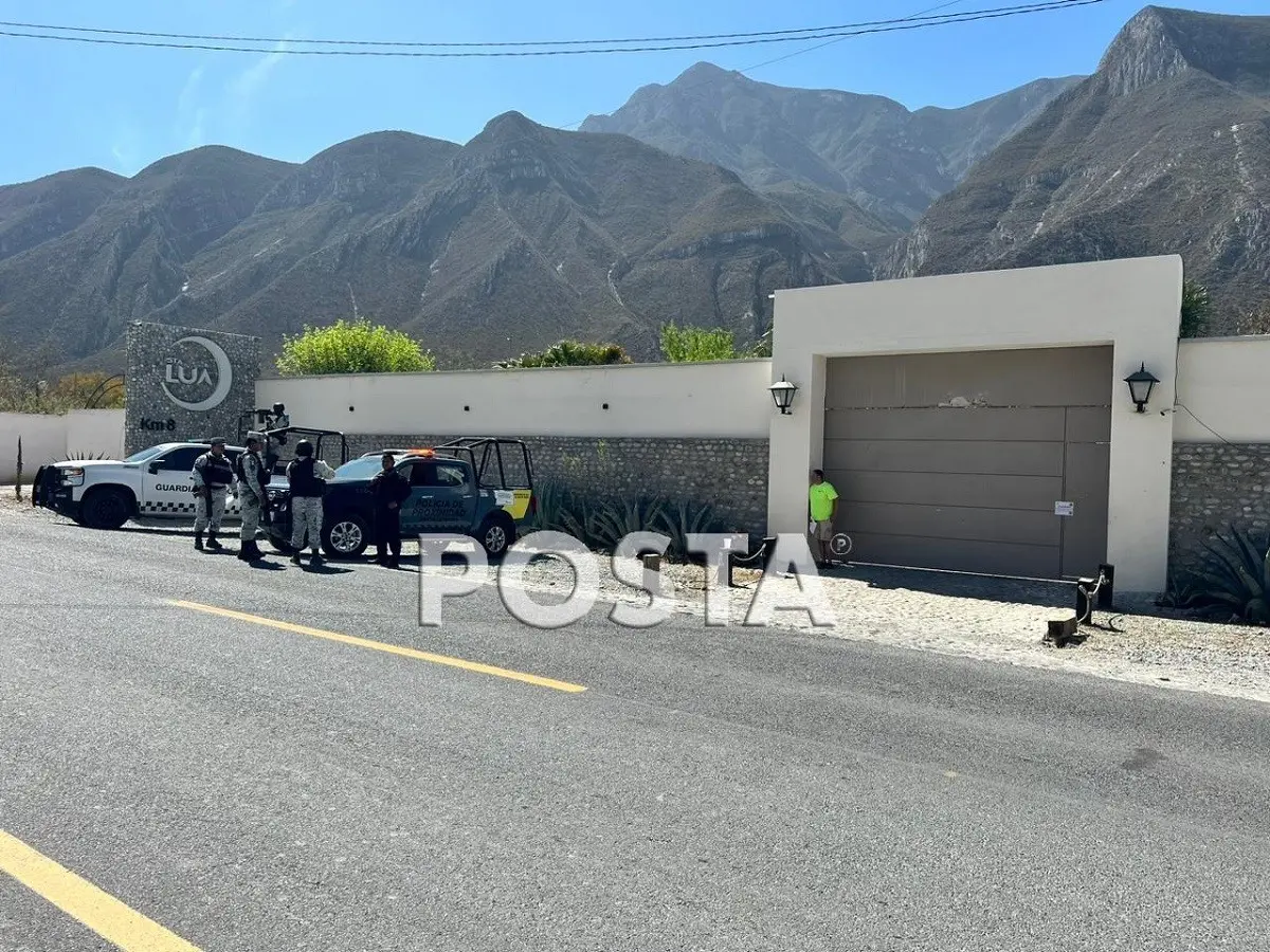 Autoridades federales catearon la quinta Lula, ubicada en La Huasteca, en Santa Catarina, donde realizaban supuesta extracción ilegal de agua.  Foto: Raymundo Elizalde