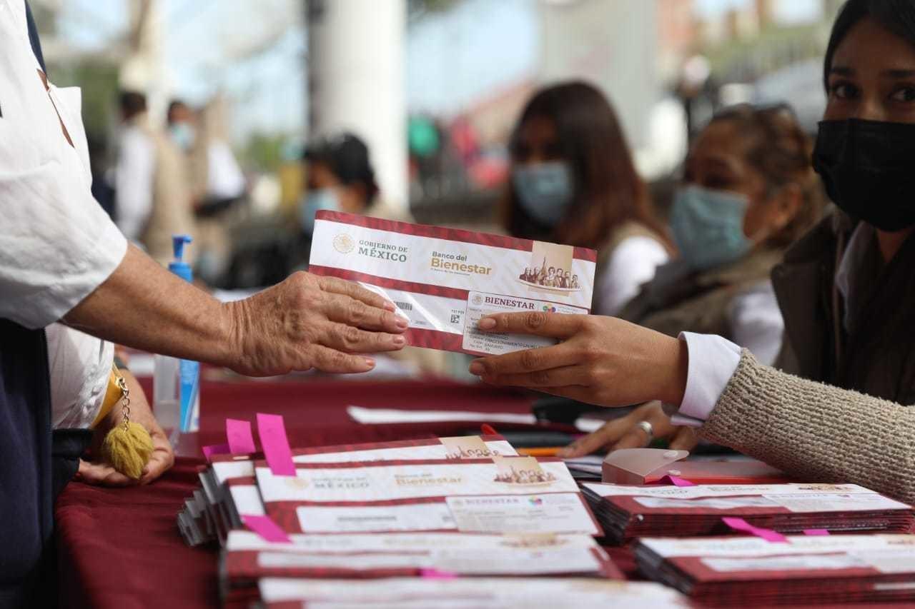 11.2 millones adultos mayores son beneficiados con el apoyo económico de más de 4 mil pesos que brinda el gobierno cada dos meses. Foto: Secretaría del Bienestar