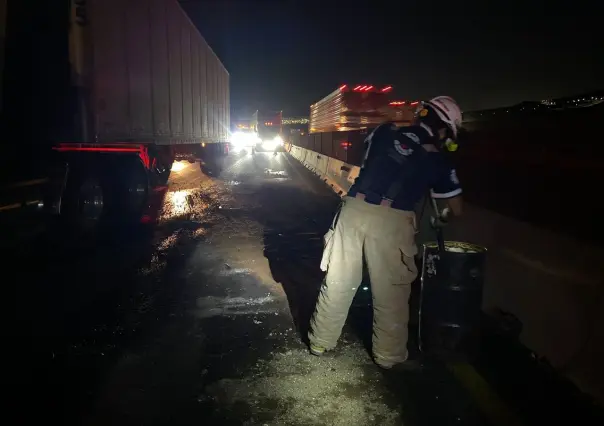 Choque de tráiler colapsa Libramiento Noreste en García