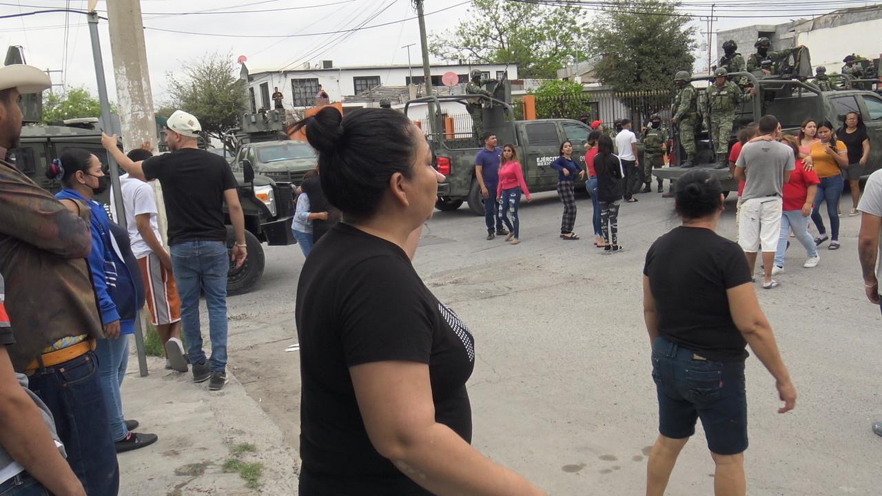 Del grupo de siete jóvenes que regresaban esa noche del antro, solo Alejandro Pérez, hermano de Gustavo no recibió ningún disparo. Foto: Perla Reséndez.