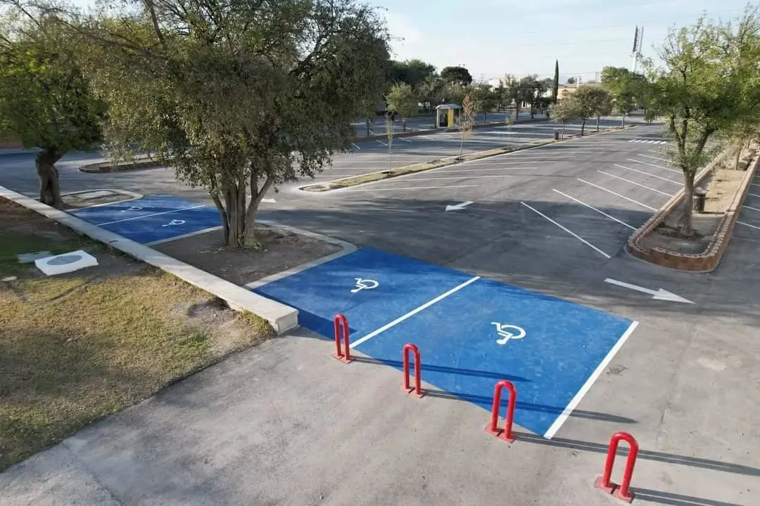 Habilitan estacionamiento del Parque Fundidora