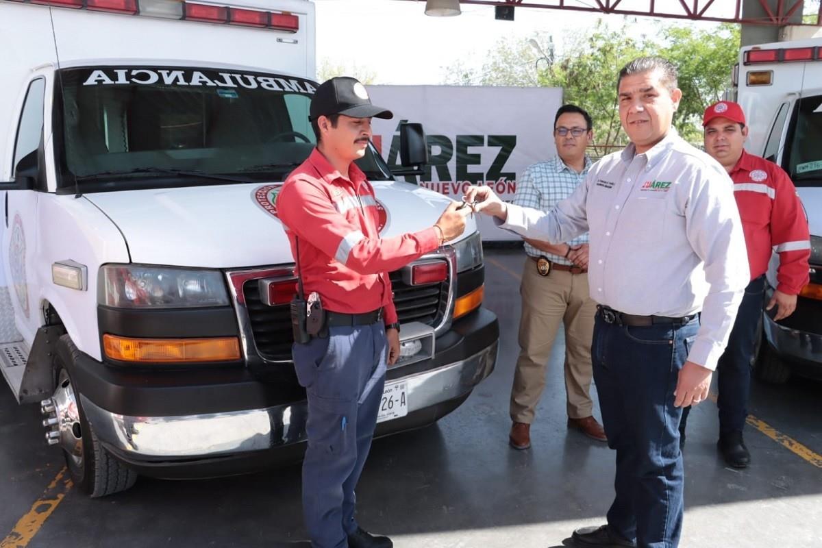 Entregan 2 ambulancias y equipo nuevo a Protección Civil y Bomberos de Juárez