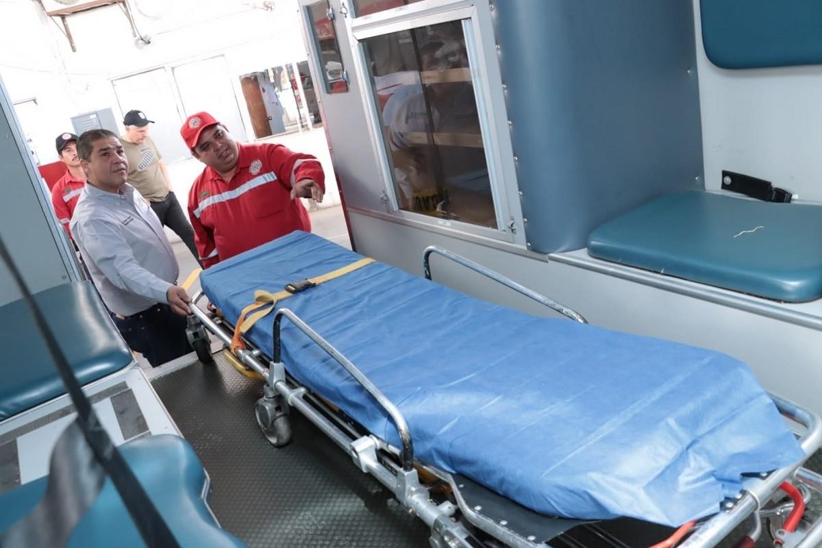 Entregan 2 ambulancias y equipo nuevo a Protección Civil y Bomberos de Juárez