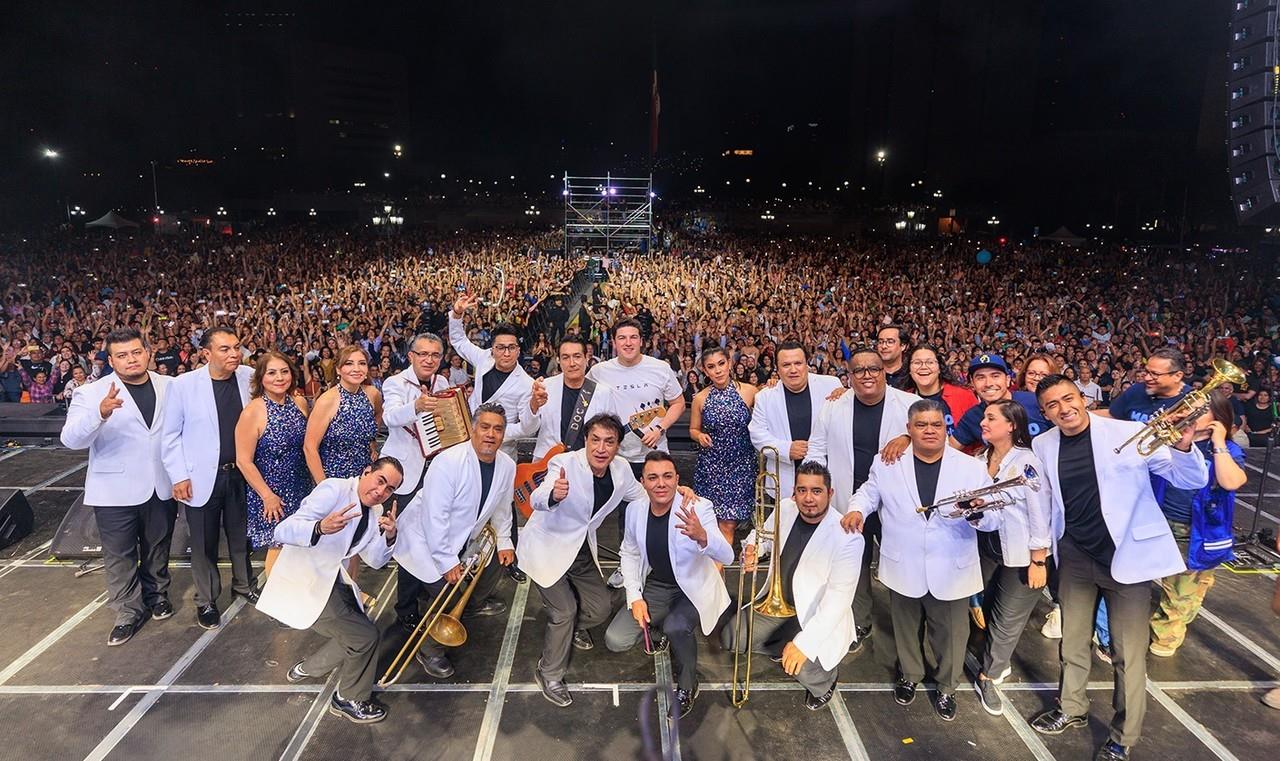En el evento tanto chicos y grandes disfrutaron a artistas como Los Ángeles Azules, La Leyenda, la Sonora Dinamita y Elidian en la Explanada de los Héroes. Foto: Cortesía Gobierno de Nuevo León.