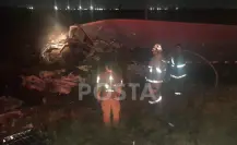 Muere chofer de tráiler calcinado tras volcadura en Ciénega de Flores