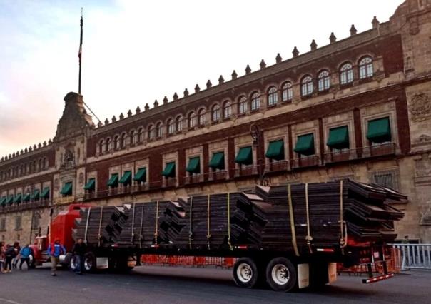 Arriban vallas para amurallar Palacio Nacional a un día de la marcha del 8M