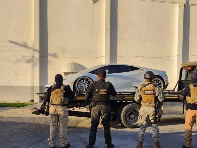 De acuerdo con las autoridades se trata de un Lamborghini Huracán color gris, sin placas visibles. Foto: Twitter @El4toPODERmx