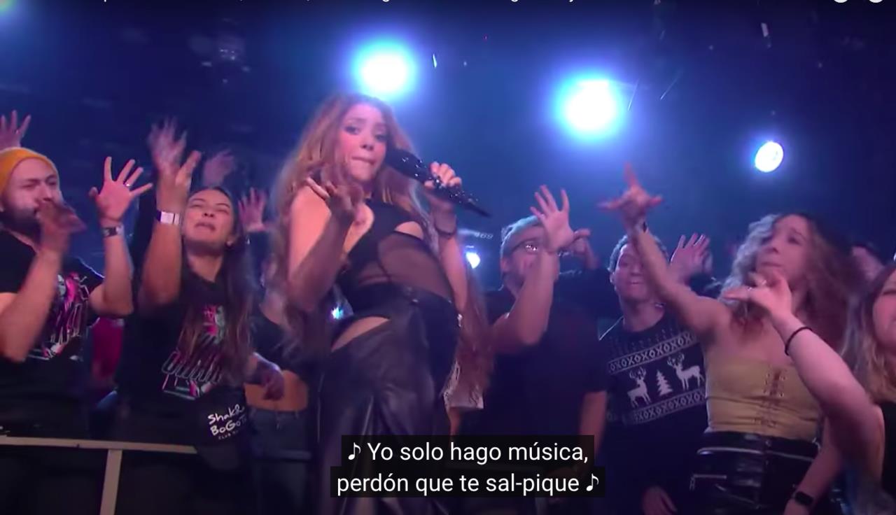 Shakira puso a bailar y cantar al público que acudió al show de Jimmy Fallon con su hit al lado de Bizarrap. Foto. Captura YouTube