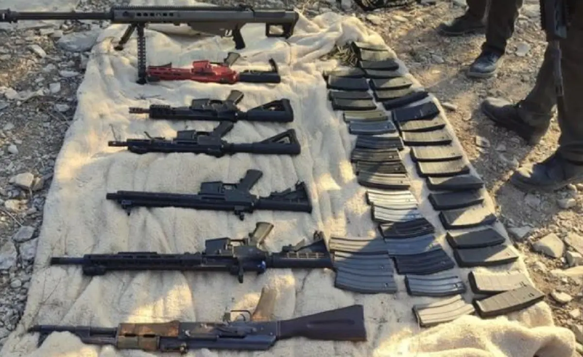 Guardia Nacional asegura tractocamión y armamento en Vallecillo, Nuevo León
