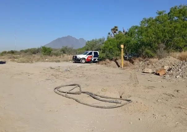 Detectan toma clandestina de combustible en Escobedo; aseguran armas y cartuchos